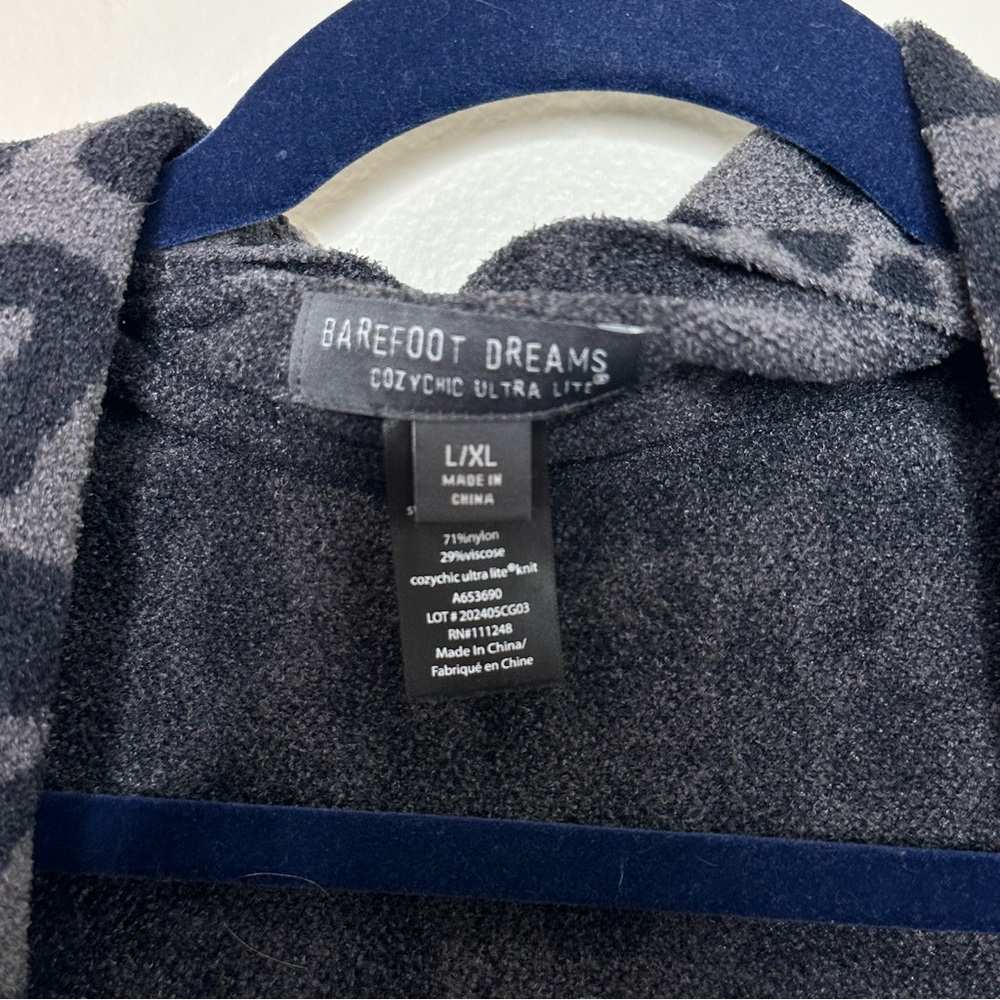 Barefoot Dreams Cozychic Lite Blanket Wrap Cozy Grey Leopard Print size L/XL - Picture 6 of 7